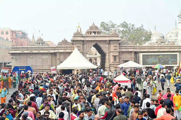 Varanasi, Jan 25 (ANI): A huge crowd of devotees throng to offer prayers at the ...