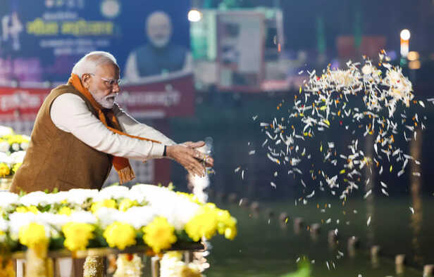 Kurukshetra, Nov 25 (ANI): Prime Minister Narendra Modi performs Darshan and Poo...
