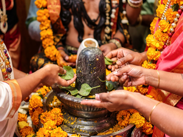 Lord Shiva Accepts Bael Patra