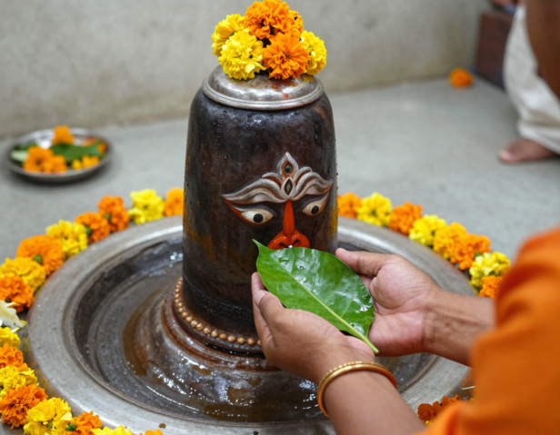 Lord Shiva Accepts Bael Patra