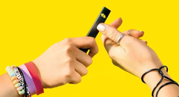 Freepik | இன்றைய இளைஞர்கள் போதை மற்றும் அடையாளத்தைப் பற்றி மிகவும் வேண்டுமென்றே தேர்வு செய்வதாகத் தோன்றுகிறது.