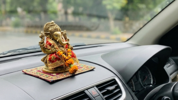 Choose the Right Material of Lord Ganesha's Idol (Image Credit: AI)
