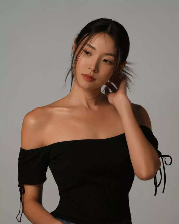 X/crbent_official | The breakout face of Netflix’s Single's Inferno 5 has officially inked a deal with CRB ENTERTAINMENT.