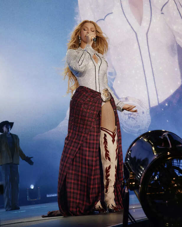 X | @LoeweOfficial | When Beyoncé Went Country, the Internet Bought Boots