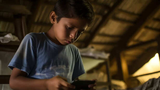 बच्चों को सेल्फ हार्म से बचाएं