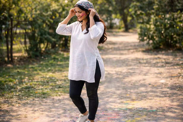 ​Practical Holi Outfit with Hair Protection