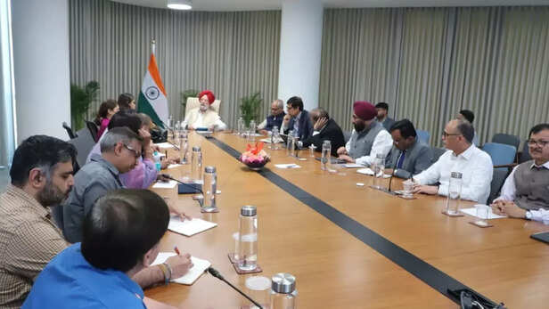 पैट्रोलियम मंत्रालय की बैठक