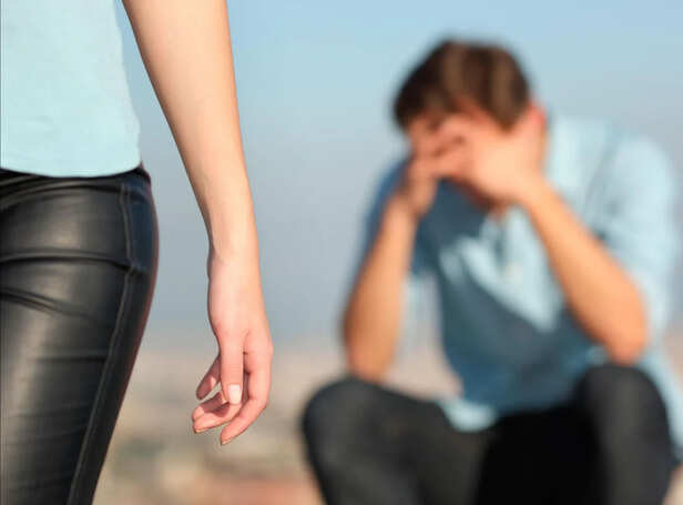 X/@loveorwot | Subconscious uncoupling happens when someone gradually disconnects from their partner without openly ending the relationship