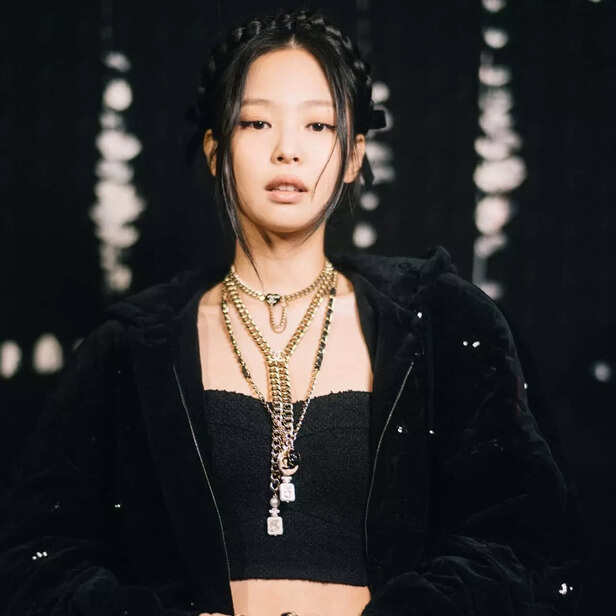 Whether it was fan impatience or reseller harassment, Jennie’s tense Paris moment has once again split the internet