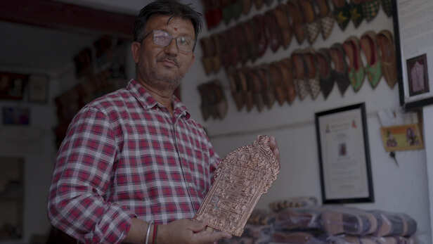 राष्ट्रीय पुरस्कार और नेशनल मेरिट सर्टिफिकेट से सम्मानित 