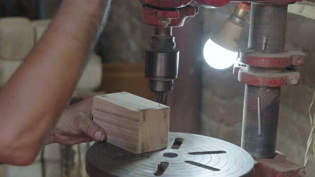 बारीकी और धैर्य का काम है वुड क्राफ्टिंग