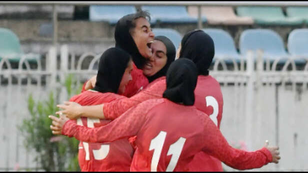 X| @OliLondonTVV| Iran footballer abandons Australia asylum plea