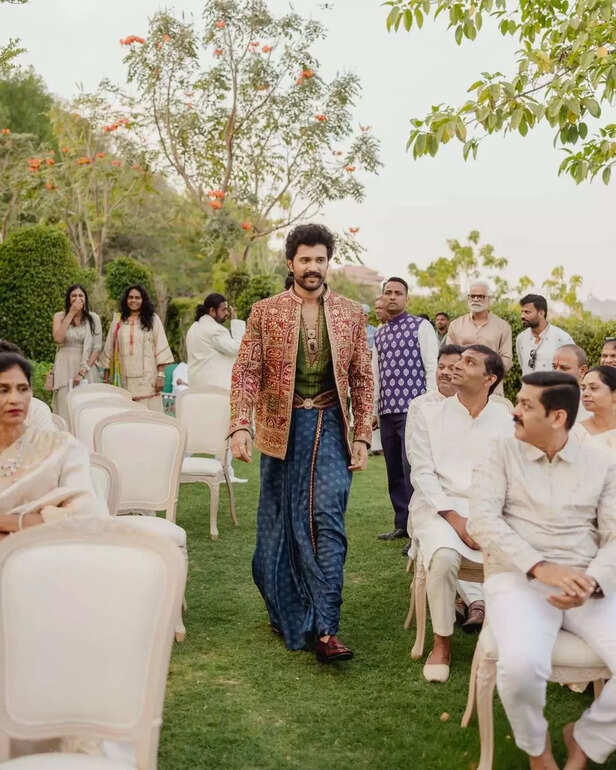 Instagram/thedeverakonda | His mehendi look is stealing everyone's heart too, cause no one really thought anyone can make mehendi "fashionable" special for the groom ever!
