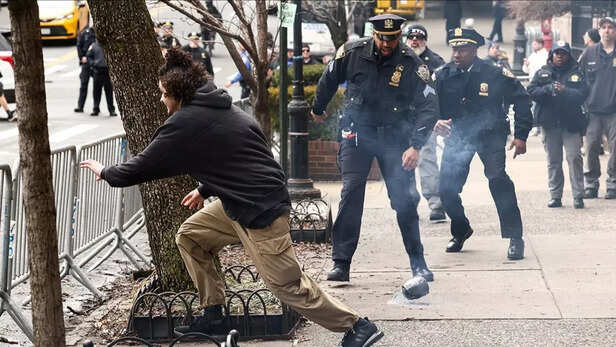 X | @MHerronLaw | Manhattan North NYPD Chief in Viral Photo From Gracie Mansion Incident
