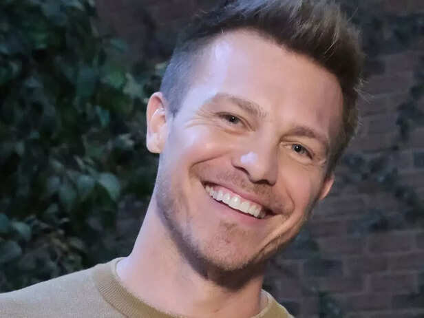 ​Jeremy will embrace Stephanie​