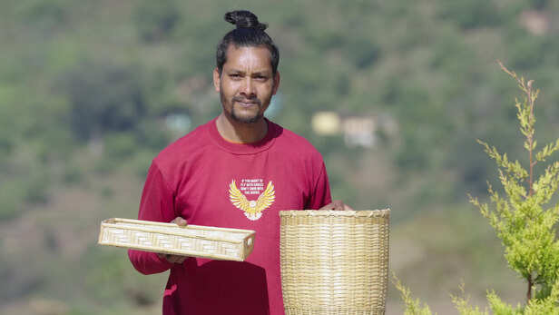 रिंगाल से बन रहे हैं कई सजावटी सामान