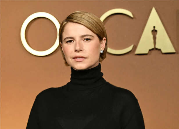 X/@PopBase | Jessie Buckley has dominated the awards circuit for her performance in Hamnet