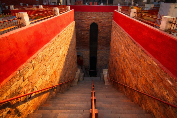 Kund Shows the Shivering Sun Every Morning