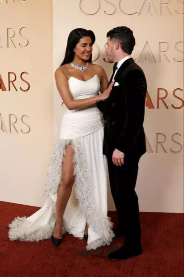X| @BuzzingPopp| Nick and Priyanka’s tense golf cart moment before Oscars