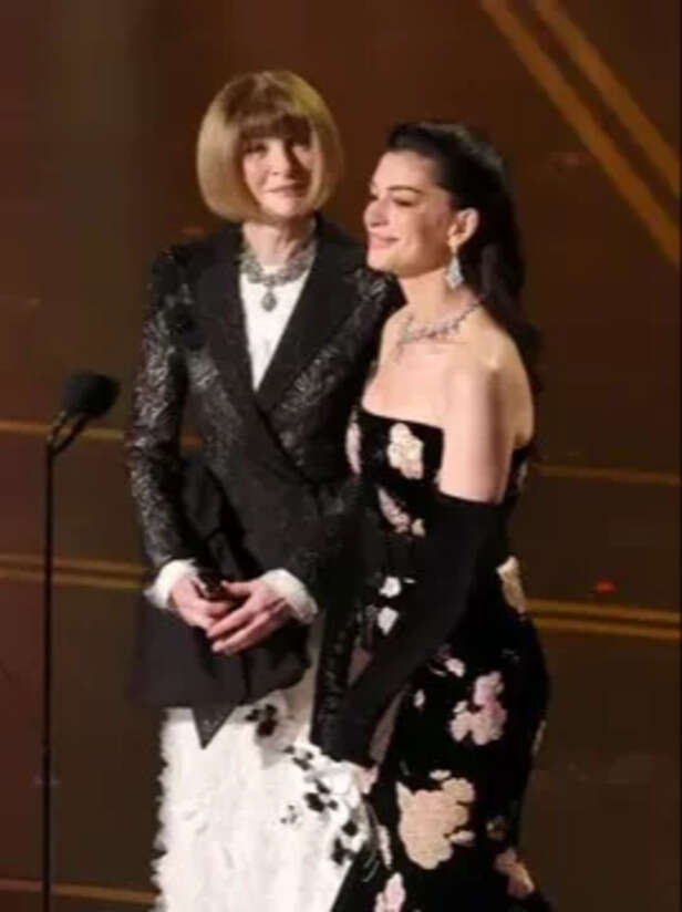 X| @rebecamaccise| Fans react to the viral Academy Awards moment between Anna Wintour and Anne Hathaway