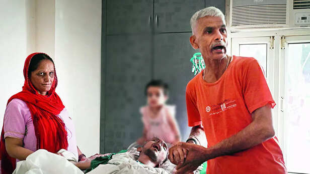 हरीश अपने परिवार के साथ