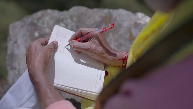 पहाड़ी संस्कृति को काग़ज पर उतारते दीवान सिंह कनवाल