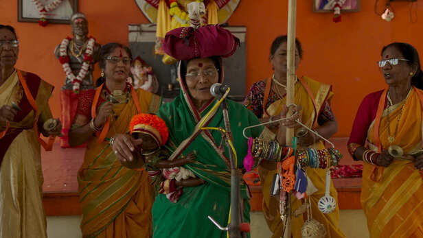 लोक गीत गाती चंदाताई तिवाड़ी