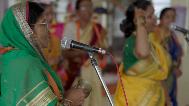 चंदाताई तिवाड़ी और उनकी बेटी मंच पर एक साथ