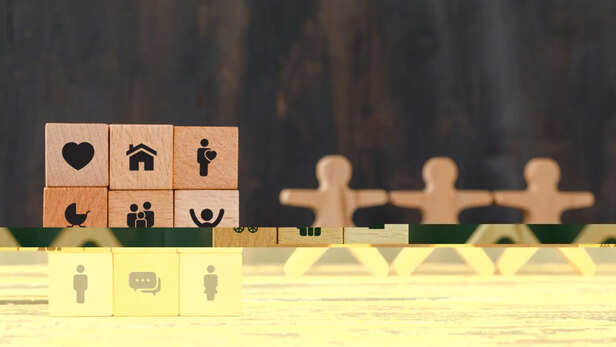 बंटवारे में पिसे ग्रामीण