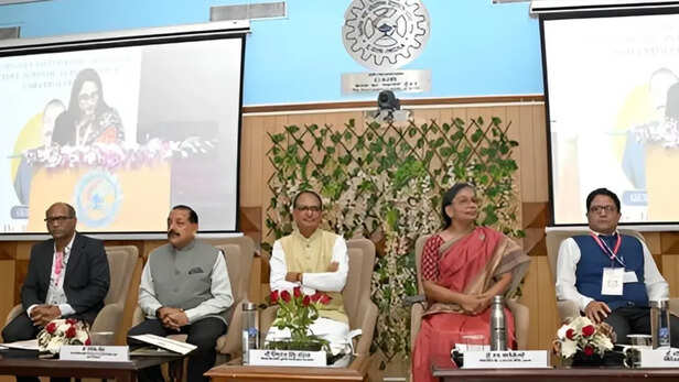 कृषि अवशेष से सड़कों तक" के लिए एक प्रौद्योगिकी हस्तांतरण कार्यक्रम का आयोजन