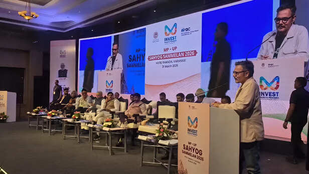 ‘एमपी-यूपी सहयोग सम्मेलन-2026’ के मंच पर निलेश मिसरा