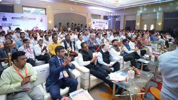 देशभर के उद्योगपति और निवेशक हुए शामिल