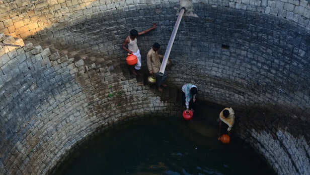 जलस्त्रोतों का करें बचाव