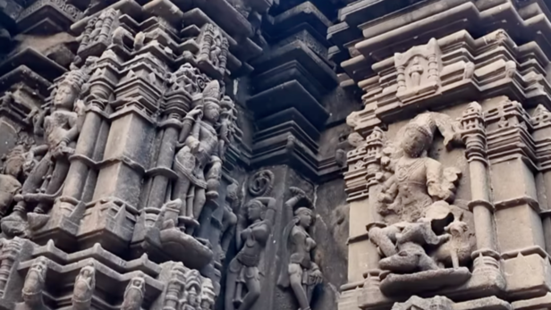 Intricate Carvings on Temple Walls | Instagram - @__priyankahaha