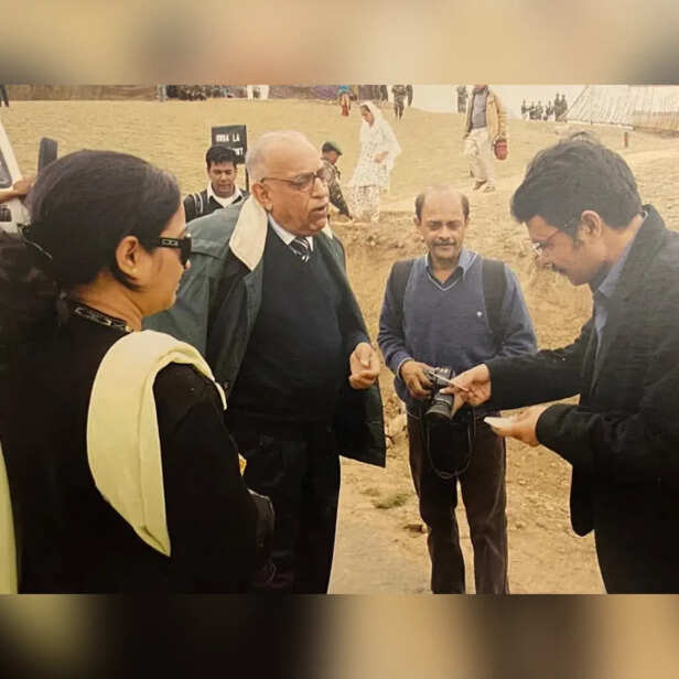 Misra with Col. V N Thapar, father of the late Capt. Vijayant Thapar, and the colonel’s wife Mrs. Tripta Thapar