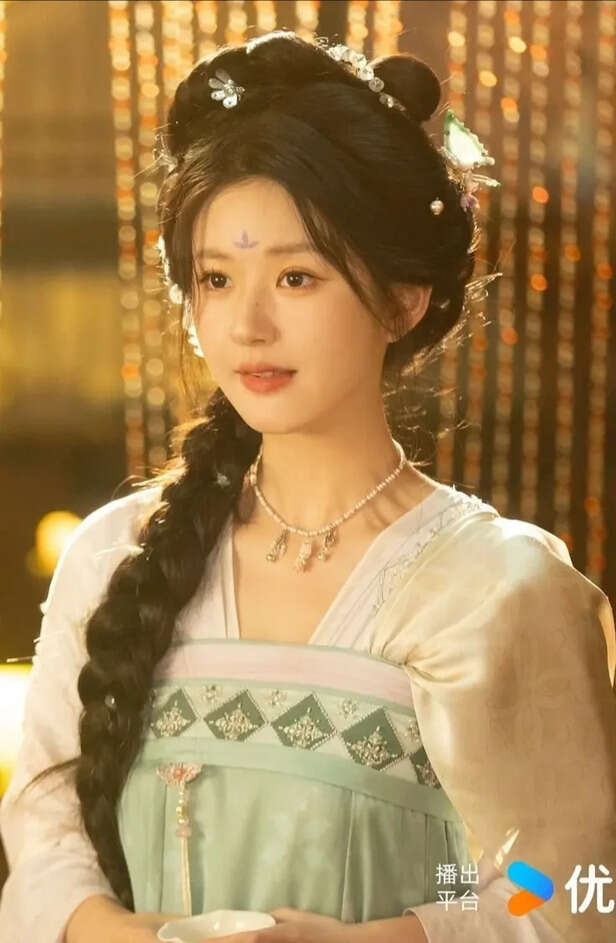 YOUKU | Zhao Lusi in The Story of Pearl Girl.