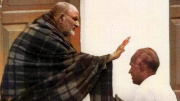 Maharajji | Instagram - @neemkarolibabajii