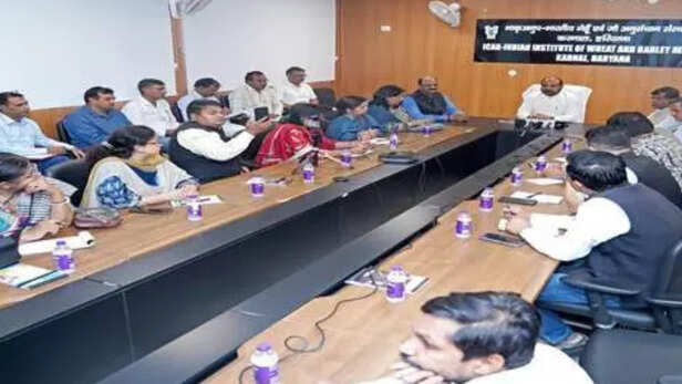 जलवायु परिवर्तनशीलता के प्रति अनुकूलन सुधार के उद्देश्य से की गई समीक्षा बैठक