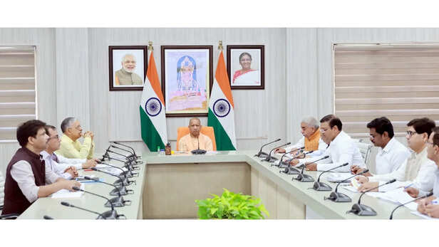 बुनकरों के विकास के लिए योगी सरकार का जोर