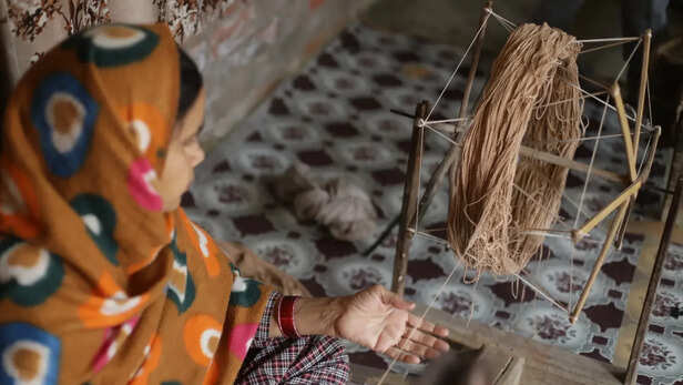 बुनकर महिला