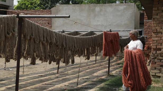 डिजिटल प्लेटफॉर्म और ब्रांडिंग से बुनकरों को सीधे उपभोक्ताओं से जोड़ा जाए