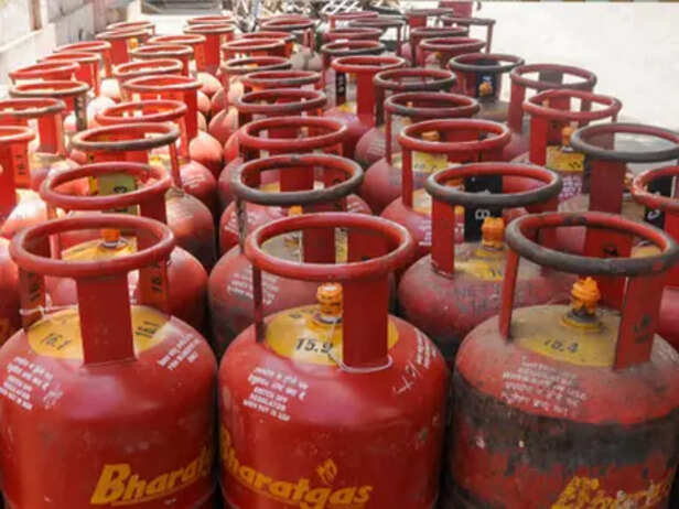 Govt increases booking period for LPG cylinder to check hoarding