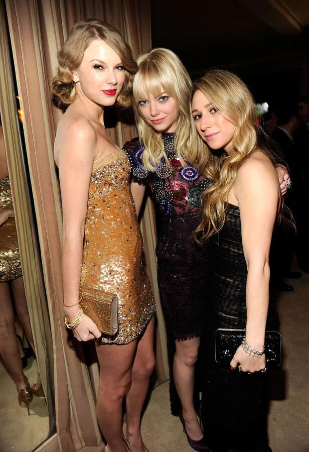 X/@throwbackgaylor | When Taylor Swift and Emma Stone attended the Vanity Fair Oscar Party and posed for a photo with Ashley Avignone on February 27, 2011.