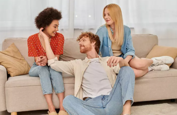 X/@openhuimerd101 | Attraction does not disappear just because you are committed to one person