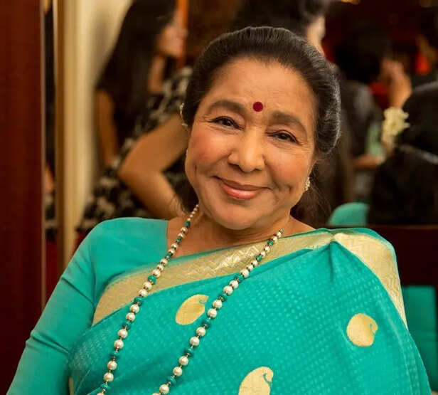 X| @Firozakpathan| Asha Bhosle’s last video surfaces after her death at 92
