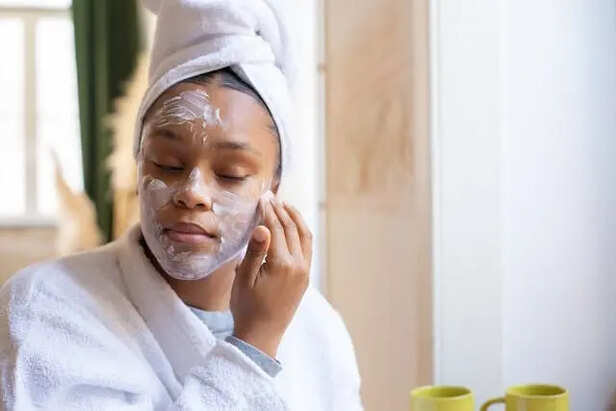 Applying Face Mask                  (Image Credit :Pexels)