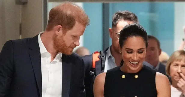 X| @Daily_Express| Sussexes land in Australia to low-key reception