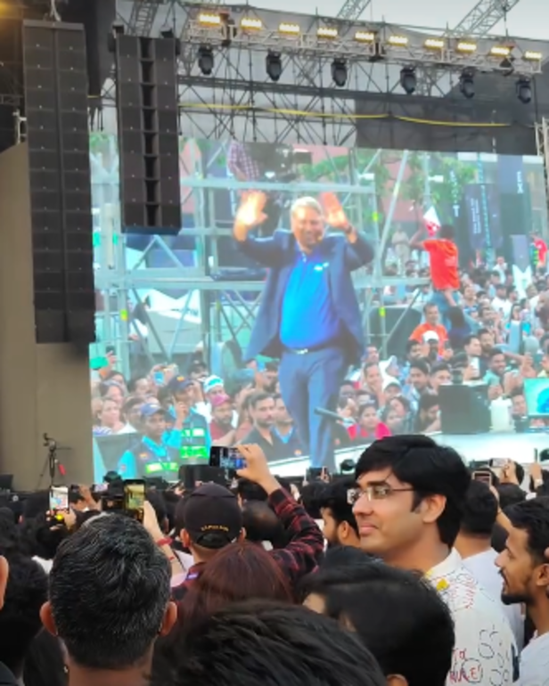 Instagram|@prajjwal_bhatia| Employee shout goes viral at HCL celebration