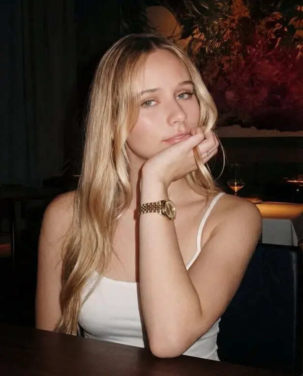 X| @eyeAMaBOT| Putin’s alleged daughter linked to Paris DJ life