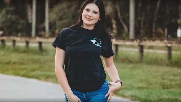 X/@zellieimani | Housekeeping staff found Anna Kepner’s body concealed beneath a bed in the cabin.